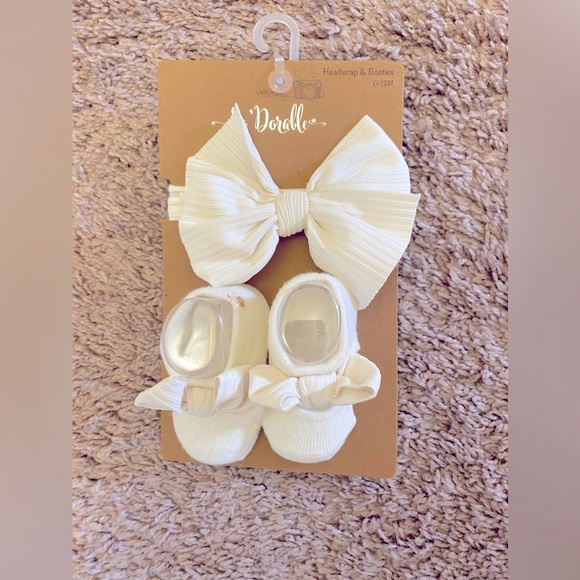 NEWBORN BOOTIES AND MATCHING HAIR BAND NWT - Picture 3 of 3